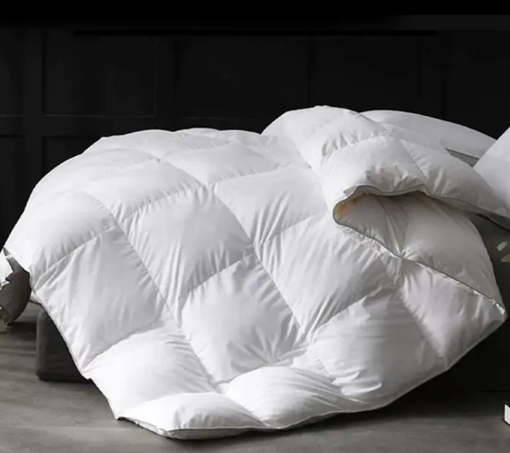 Why do high-end hotels use down quilts?