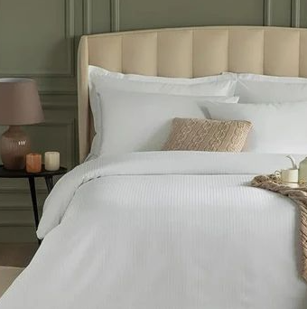 How to Wash and Maintain a Hotel Bedding Set Properly?